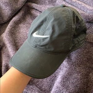 black nike hat